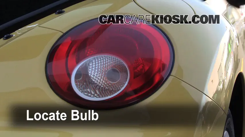 2008 Volkswagen Beetle S 2.5L 5 Cyl. Hatchback Lights